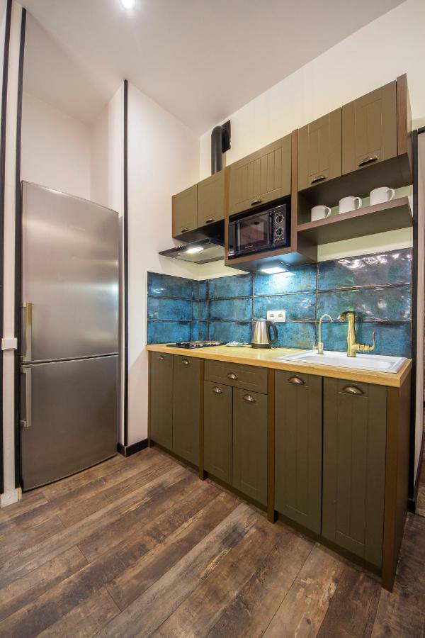 Self Check-In Apartments Near Landscape Alley Kyiv Exterior photo