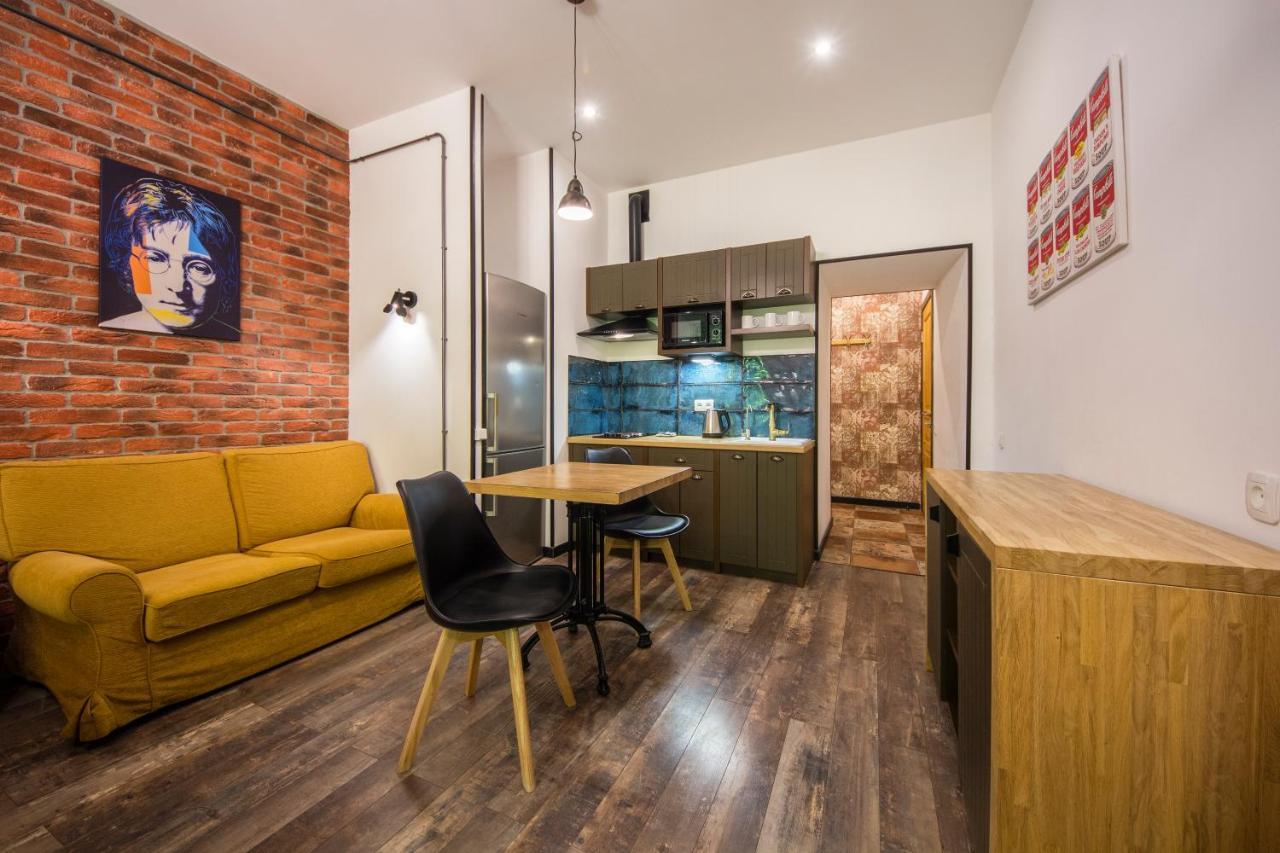 Self Check-In Apartments Near Landscape Alley Kyiv Exterior photo